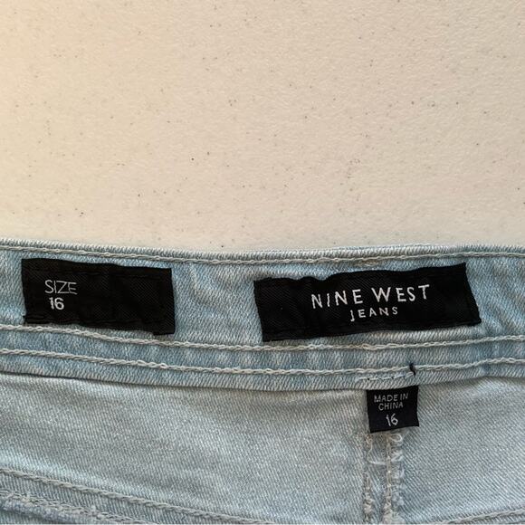 Nine West Light Wash Cropped Jean Capri Size 16 - Picture 11 of 13